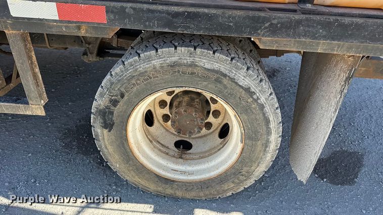 image for item DQ4332 2006 International 4300 flatbed truck with vacuum excavator