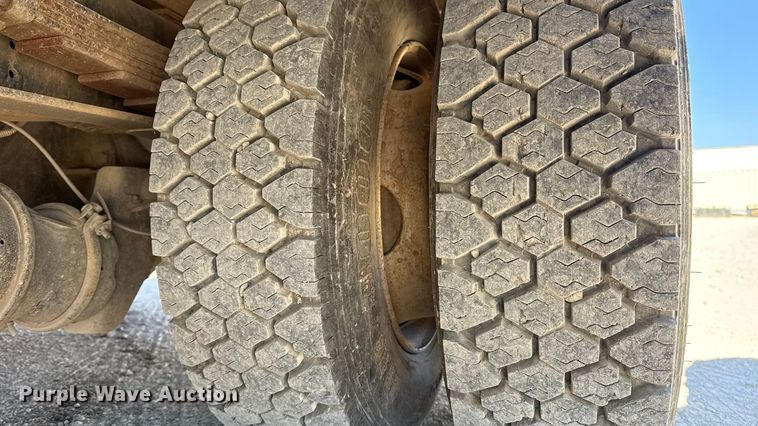 image for item DQ4332 2006 International 4300 flatbed truck with vacuum excavator