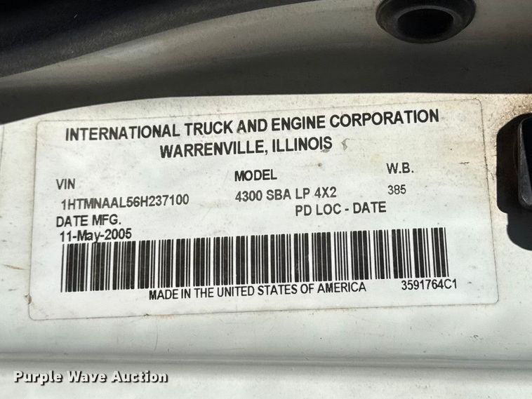 image for item DQ4332 2006 International 4300 flatbed truck with vacuum excavator