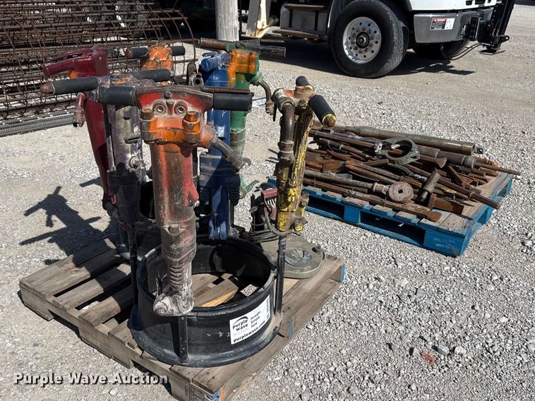 image for item DQ4335 (8) jack hammers