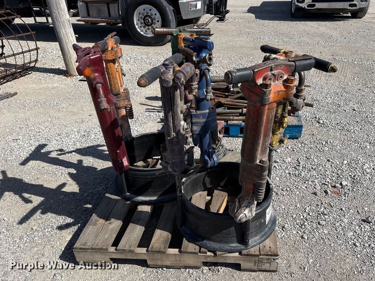 image for item DQ4335 (8) jack hammers