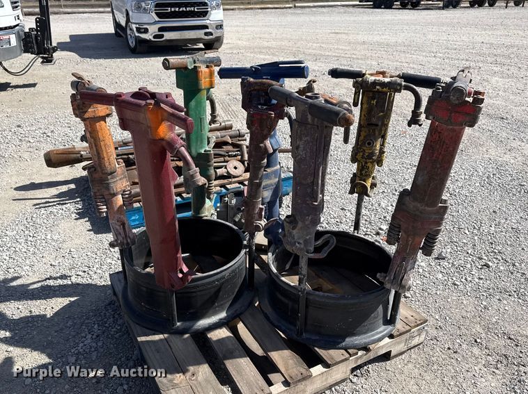 image for item DQ4335 (8) jack hammers