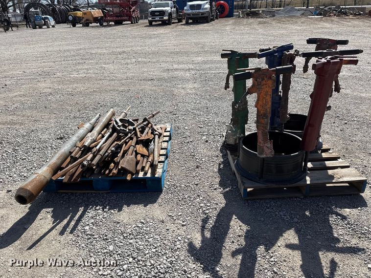 image for item DQ4335 (8) jack hammers