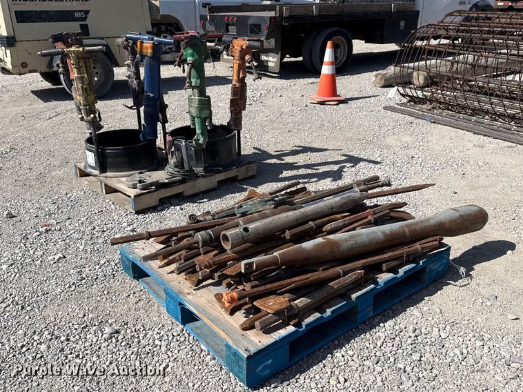 image for item DQ4335 (8) jack hammers