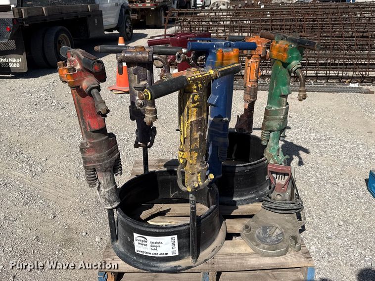 image for item DQ4335 (8) jack hammers
