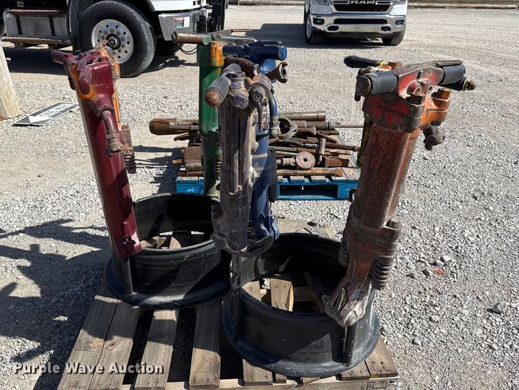 image for item DQ4335 (8) jack hammers