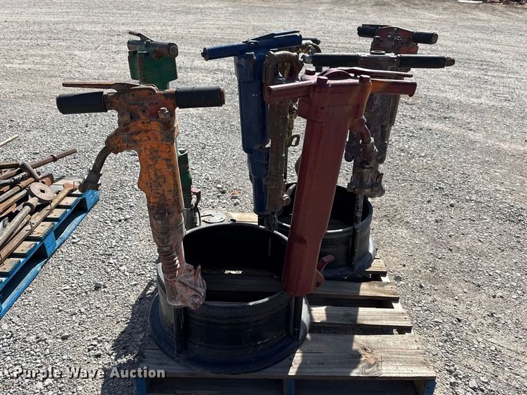 image for item DQ4335 (8) jack hammers