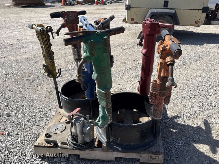 image for item DQ4335 (8) jack hammers