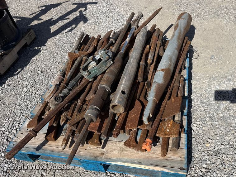 image for item DQ4335 (8) jack hammers