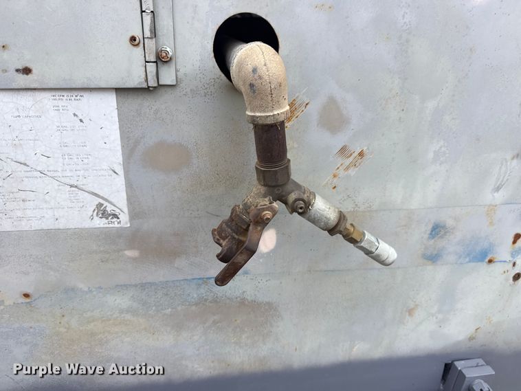 image for item DQ4359 1994 LeRoi International Inc. Q185JD-E air compressor