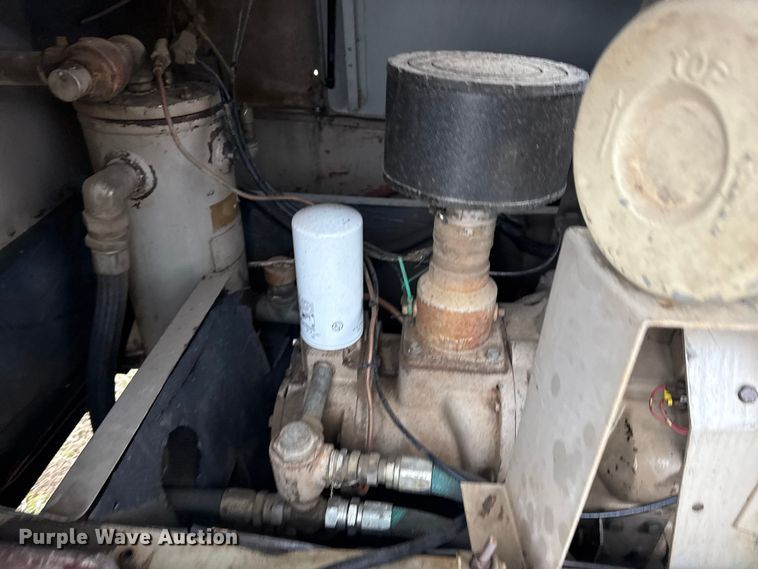 image for item DQ4359 1994 LeRoi International Inc. Q185JD-E air compressor