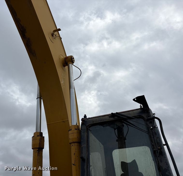 image for item DT0023 1998 Caterpillar 322B L long reach excavator