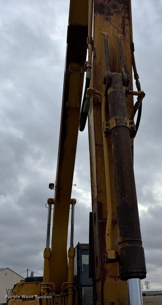 image for item DT0023 1998 Caterpillar 322B L long reach excavator