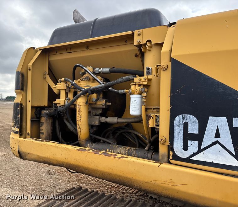 image for item DT0023 1998 Caterpillar 322B L long reach excavator