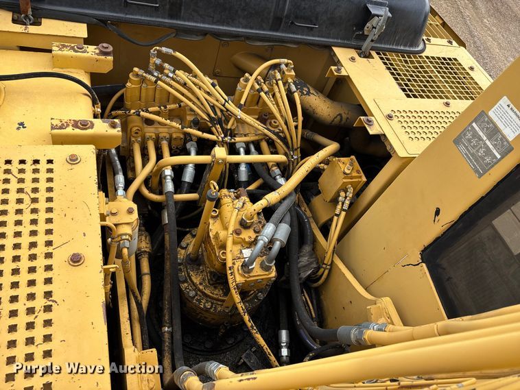 image for item DT0023 1998 Caterpillar 322B L long reach excavator