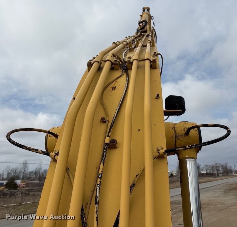 image for item DT0023 1998 Caterpillar 322B L long reach excavator