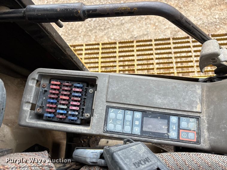 image for item DT0023 1998 Caterpillar 322B L long reach excavator