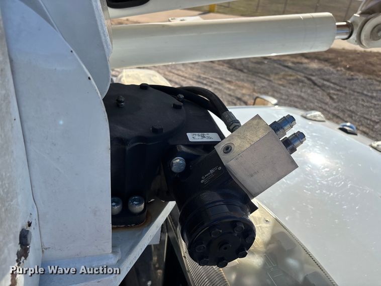 image for item DT0041 2016 RAM 5500 bucket truck