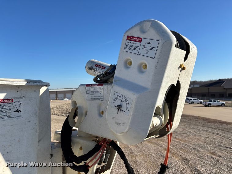 image for item DT0041 2016 RAM 5500 bucket truck