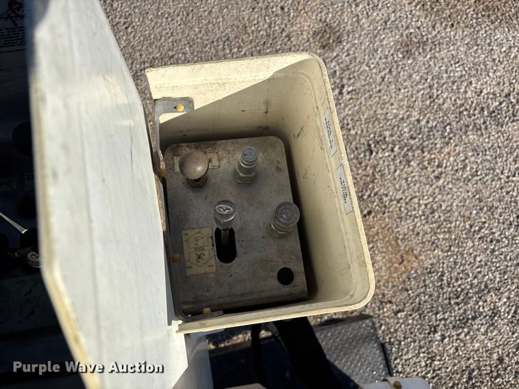 image for item DT0041 2016 RAM 5500 bucket truck