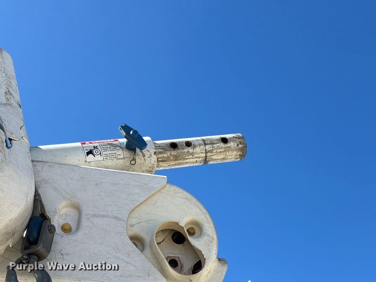 image for item DT0041 2016 RAM 5500 bucket truck