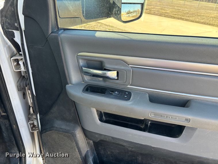 image for item DT0041 2016 RAM 5500 bucket truck