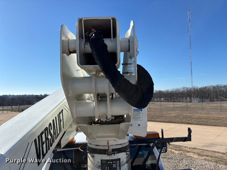 image for item DT0042 2018 RAM 5500 bucket truck