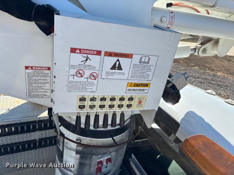 image for item DT0042 2018 RAM 5500 bucket truck