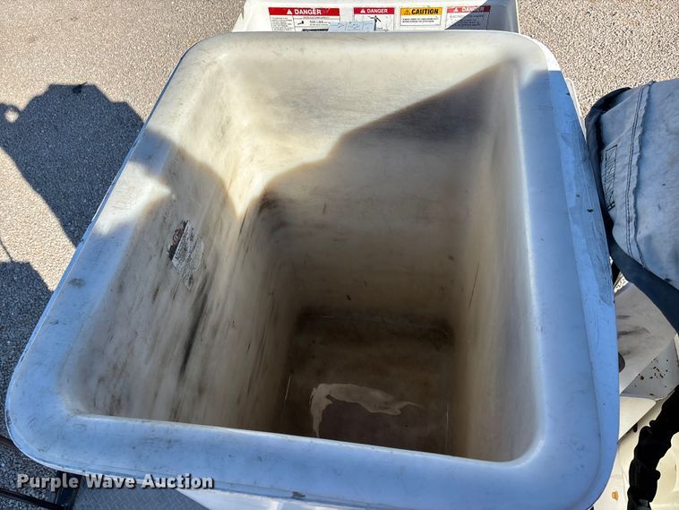 image for item DT0042 2018 RAM 5500 bucket truck