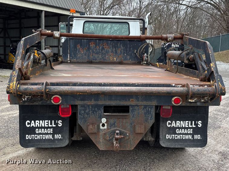 image for item DT0045 2000 International 4900 flatbed truck