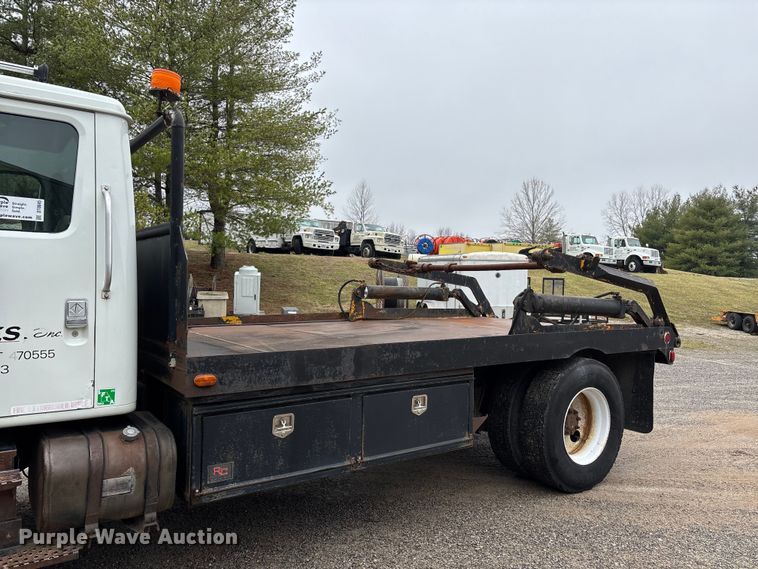 image for item DT0045 2000 International 4900 flatbed truck