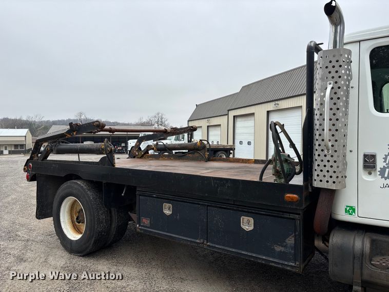 image for item DT0045 2000 International 4900 flatbed truck