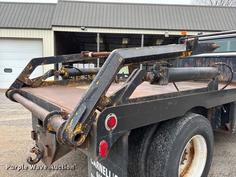 image for item DT0045 2000 International 4900 flatbed truck