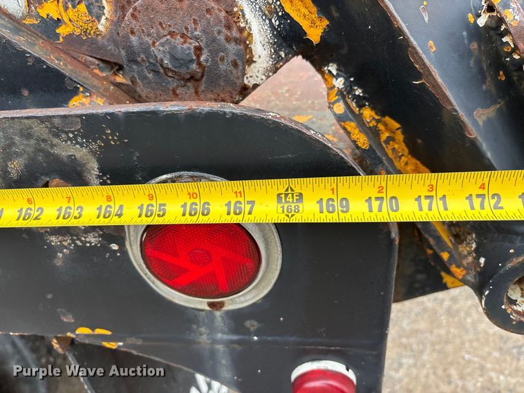 image for item DT0045 2000 International 4900 flatbed truck