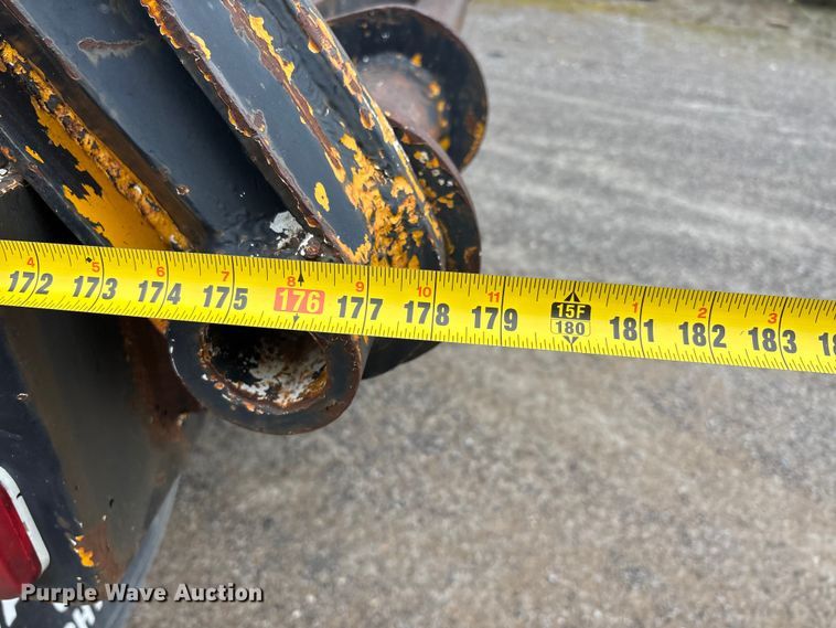 image for item DT0045 2000 International 4900 flatbed truck