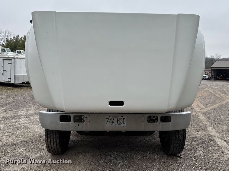 image for item DT0045 2000 International 4900 flatbed truck