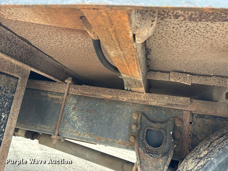 image for item DT0045 2000 International 4900 flatbed truck