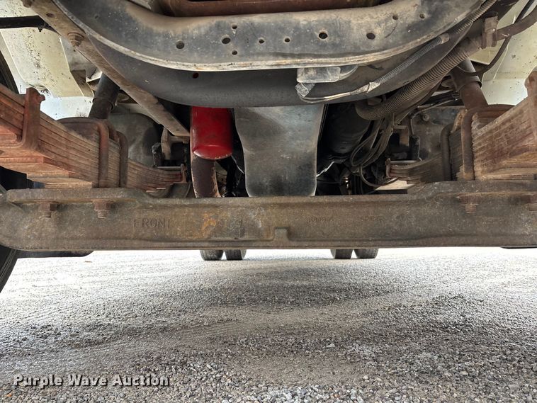 image for item DT0045 2000 International 4900 flatbed truck