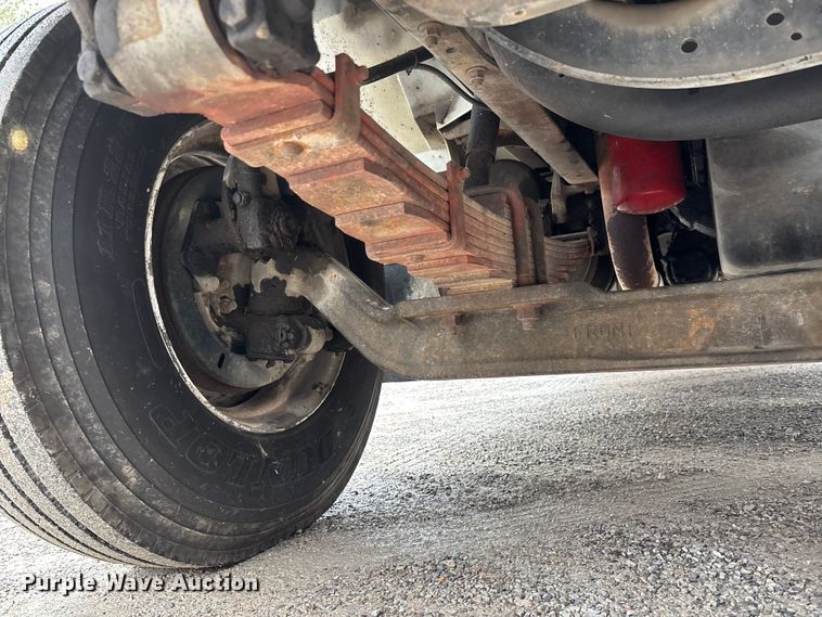 image for item DT0045 2000 International 4900 flatbed truck