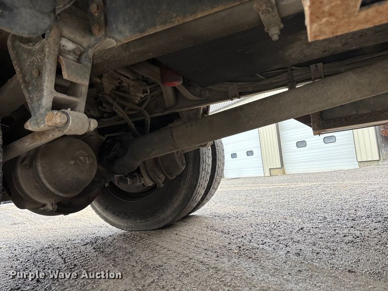 image for item DT0045 2000 International 4900 flatbed truck