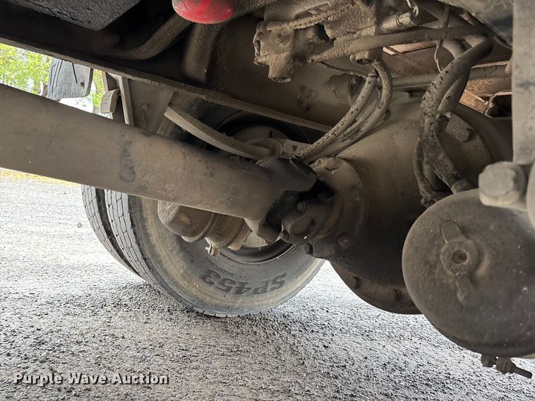 image for item DT0045 2000 International 4900 flatbed truck