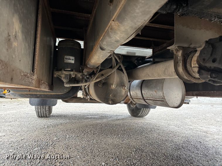 image for item DT0045 2000 International 4900 flatbed truck