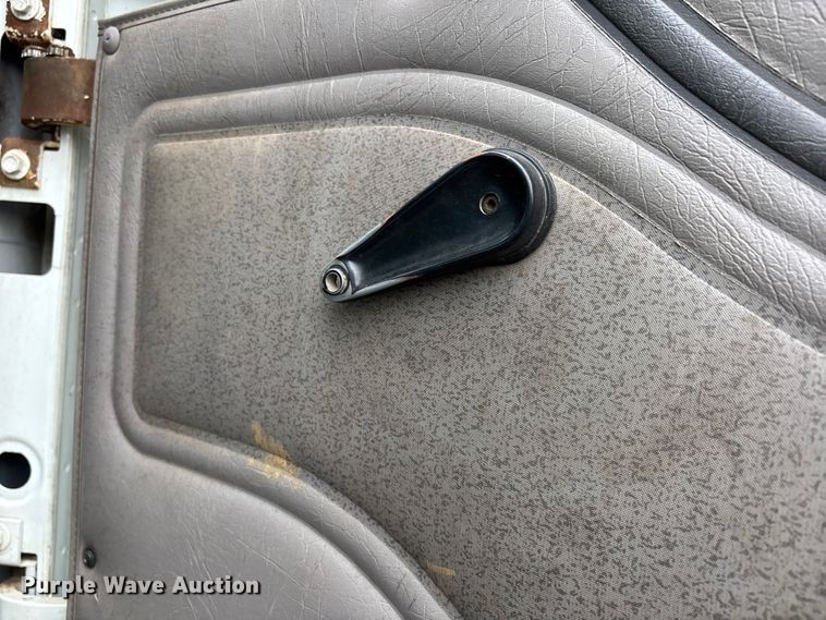 image for item DT0045 2000 International 4900 flatbed truck