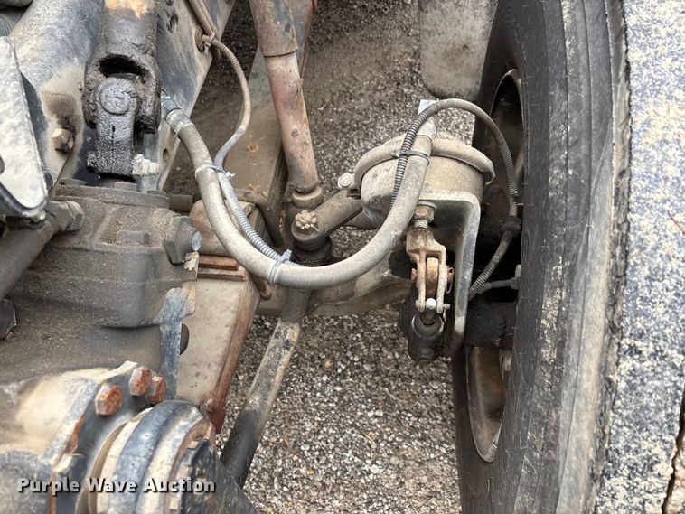 image for item DT0045 2000 International 4900 flatbed truck