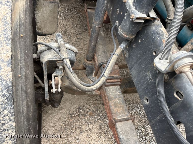 image for item DT0045 2000 International 4900 flatbed truck