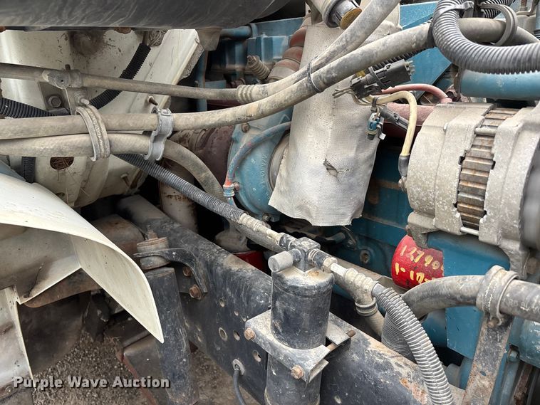 image for item DT0045 2000 International 4900 flatbed truck