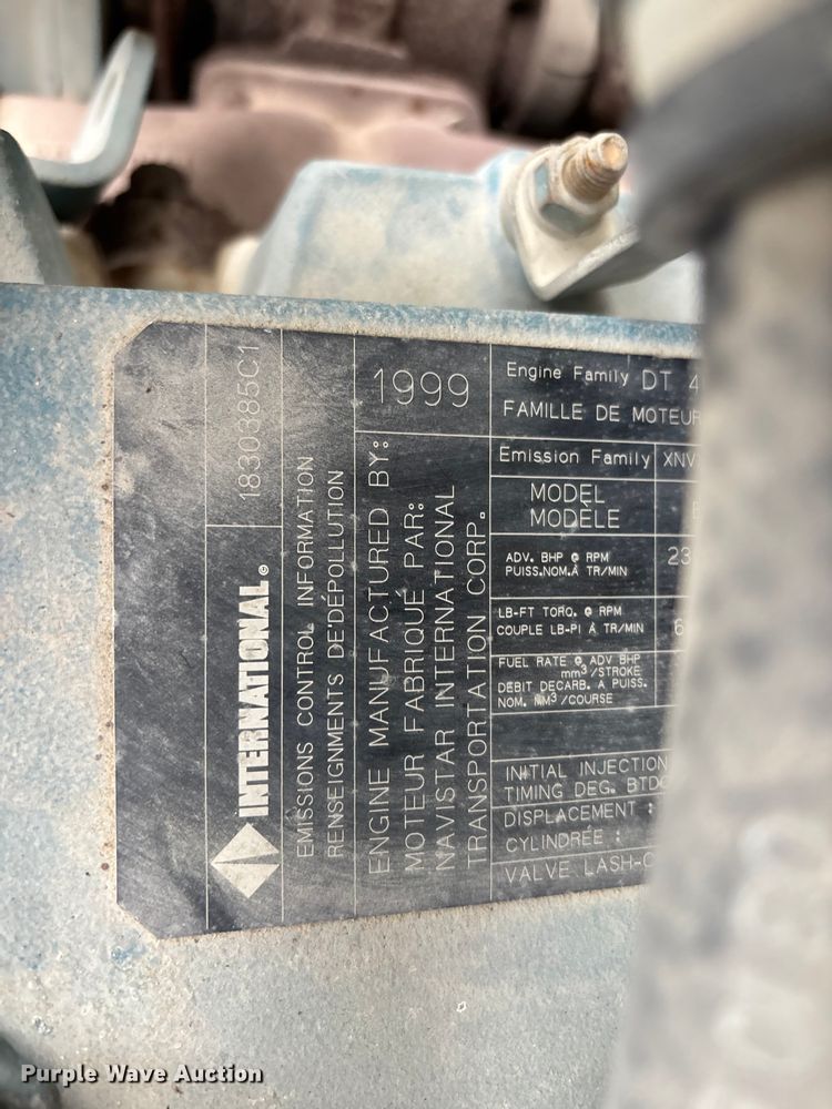 image for item DT0045 2000 International 4900 flatbed truck