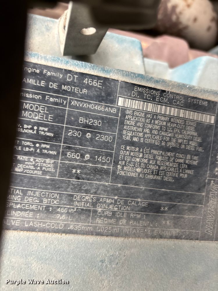 image for item DT0045 2000 International 4900 flatbed truck