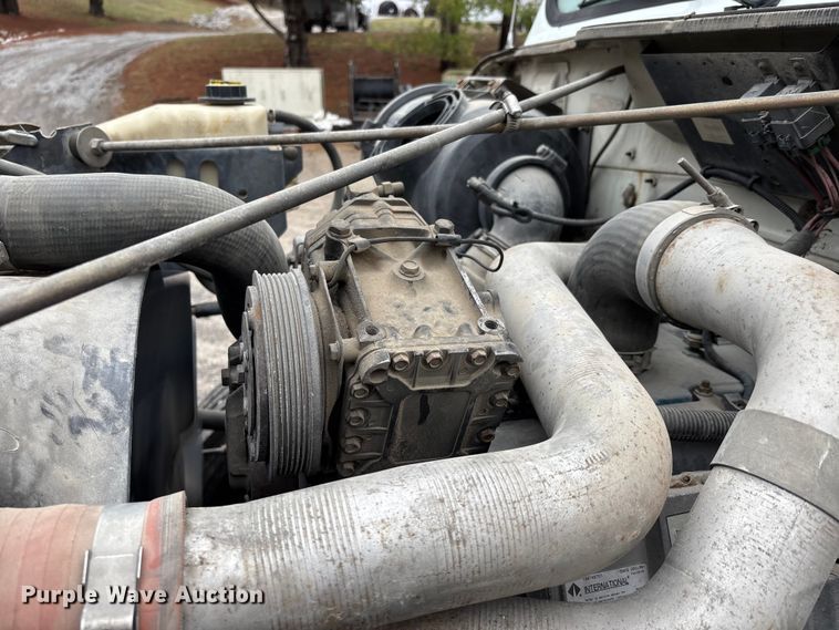 image for item DT0045 2000 International 4900 flatbed truck