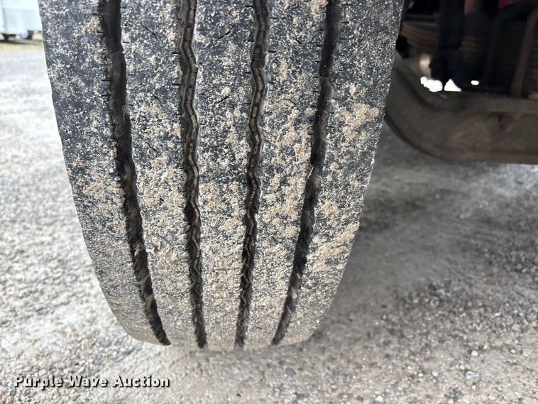 image for item DT0045 2000 International 4900 flatbed truck